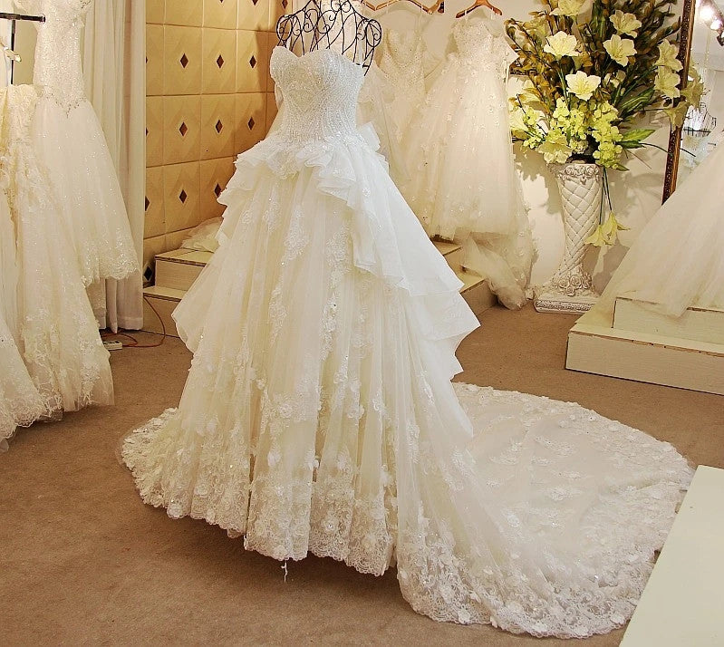 Sweetheart Lace Appliques Ball Gown Vintage Tiered Wedding Dresses OW6