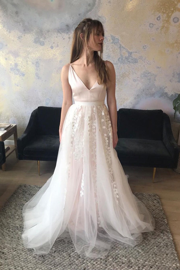 Elegant A-Line V-Neck Tulle Wedding Dress With Appliques OW493