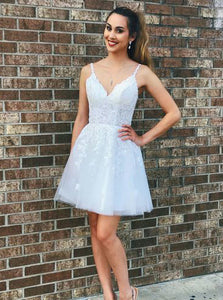 Elegant Straps Tulle Short Homecoming Dress with Lace OM556