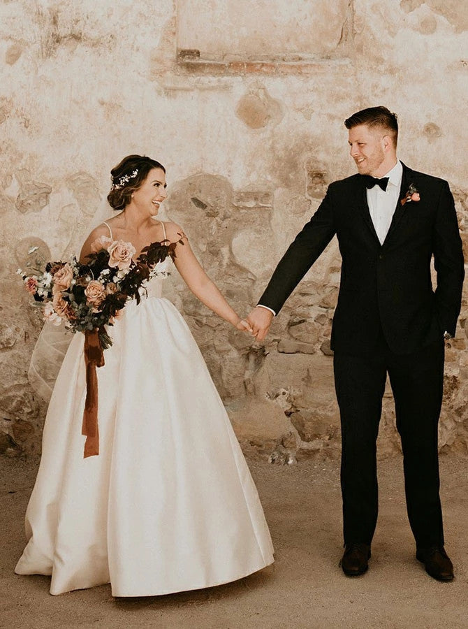 Spaghetti Straps V-neck Sleeveless Simple Ivory Wedding Dresses OW638