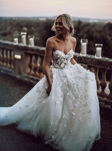 Chic A-line Sweetheart Boho Wedding Dress With Lace Appliques