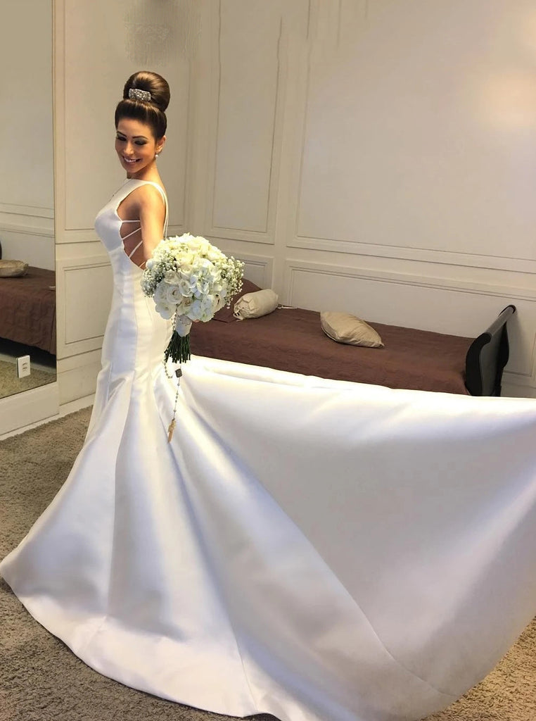 Round neck outlet wedding gown