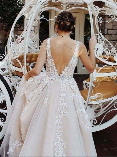 V Neck Lace Appliques Ball Gown Tulle Backless Wedding Dress OW323