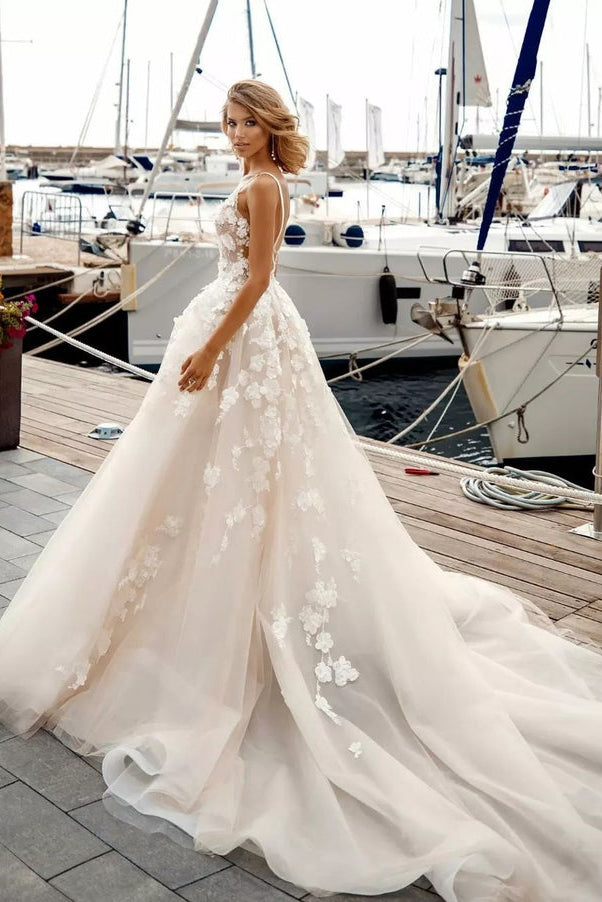 Gorgeous V Neck Tulle Ivory Wedding Dresses with Appliques N138