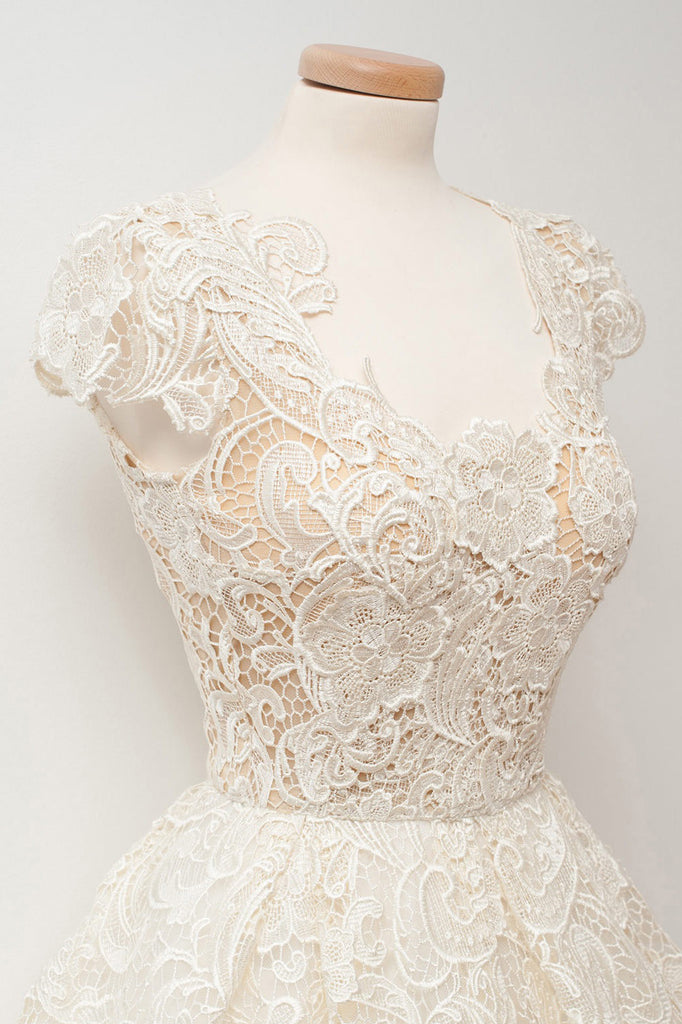 A-line Scoop Lace Homecoming Dress Cap Sleeves Sweet 15 Gown OM226