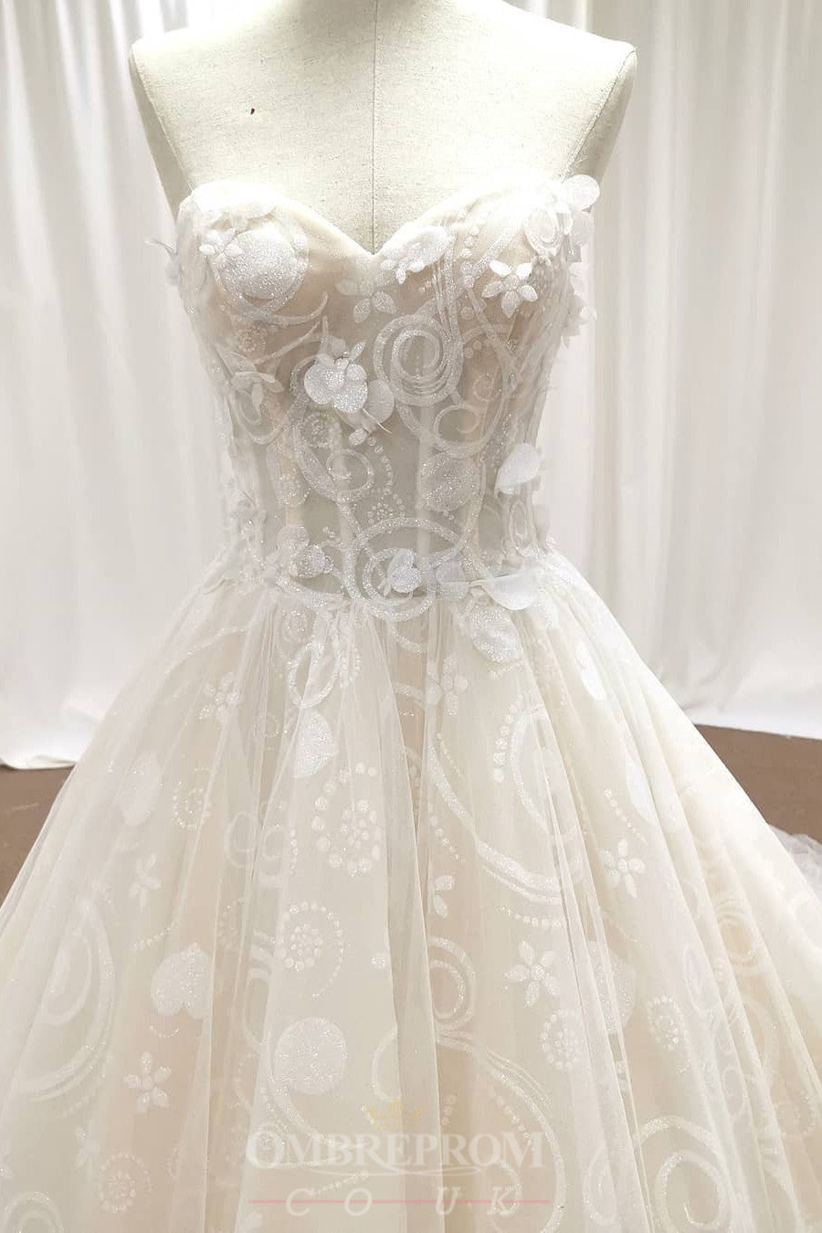 A-Line Sweetheart Appliques Elegant Wedding Dress OW467